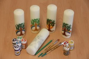 Offenes Osterkerzen-Malen